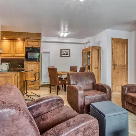 Apartment Vallet- Newly Renovated 2 Bedroom Nestled Just Off The Main Street Chamonix