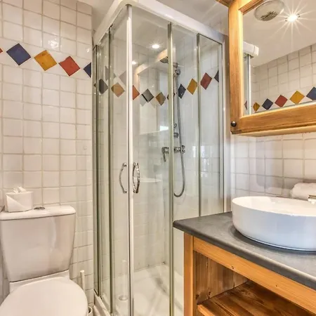 Vallet- Newly Renovated 2 Bedroom Nestled Just Off The Main Street * Chamonix